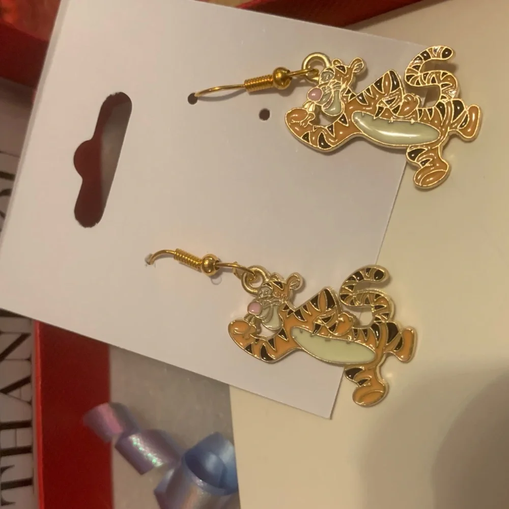 NEW TIGGER EARRINGS Disney Charm Jewelry Hand crafted hypoallergenic backs - Picture 6 of 8